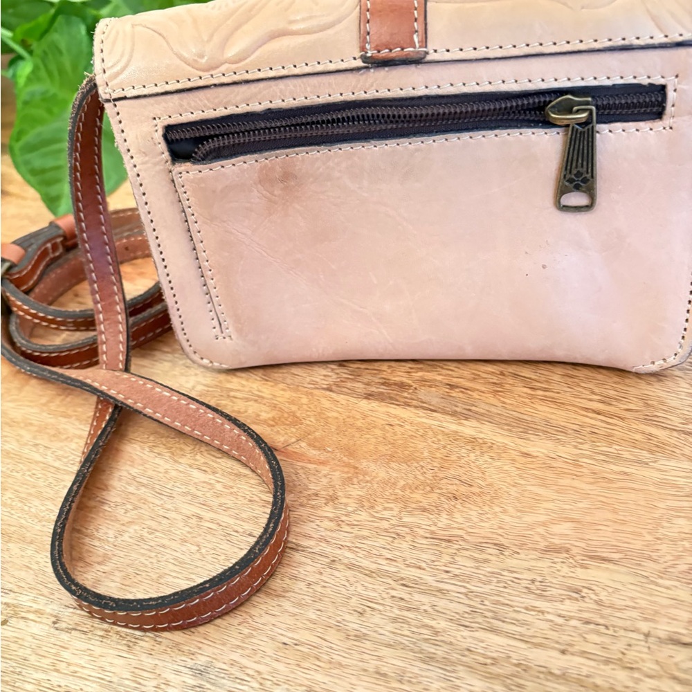 Patricia Nash Elegant Tan Leather Crossbody Bag - Picture 7 of 7